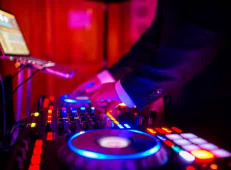 Professioneller DJ für Ihr Firmen-Event