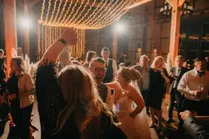 Party-Musik-Hochzeit-DJ-Scheunenhochzeit